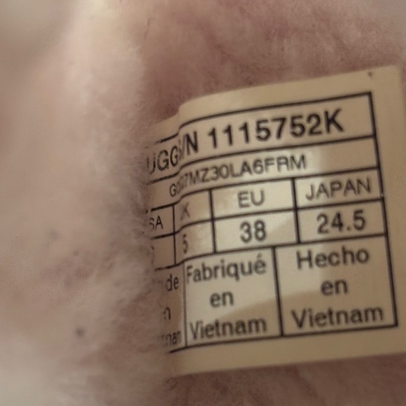 UGG Women's Fluffy pink Slippers - Picture 5 of 6